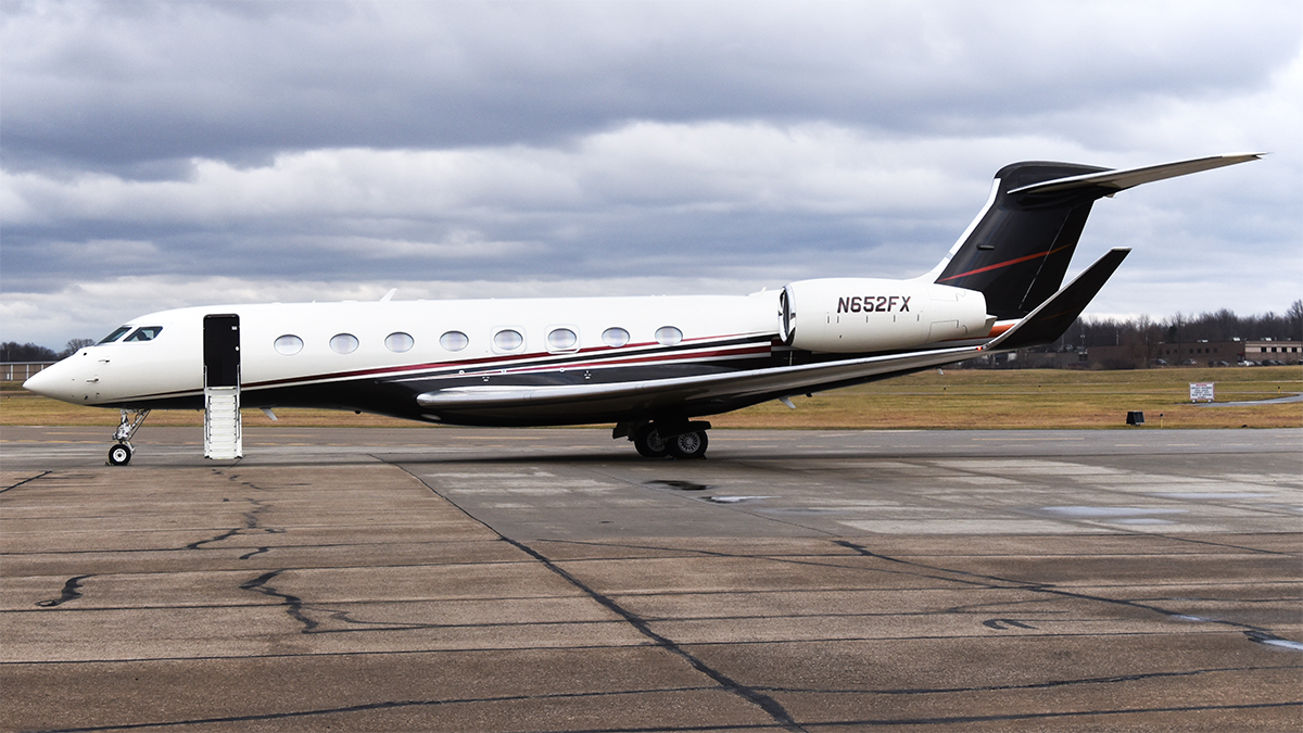 Full size: Flexjet Gulfstream G650 N652FX at Cuyahoga County Airport